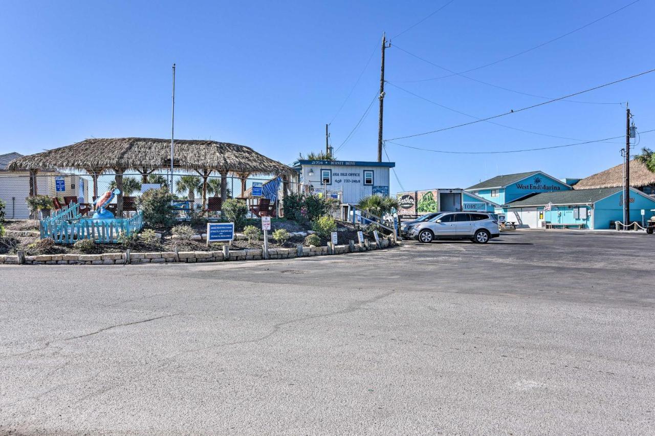 Oceanfront Galveston Home - Walk To Beach! Exteriör bild