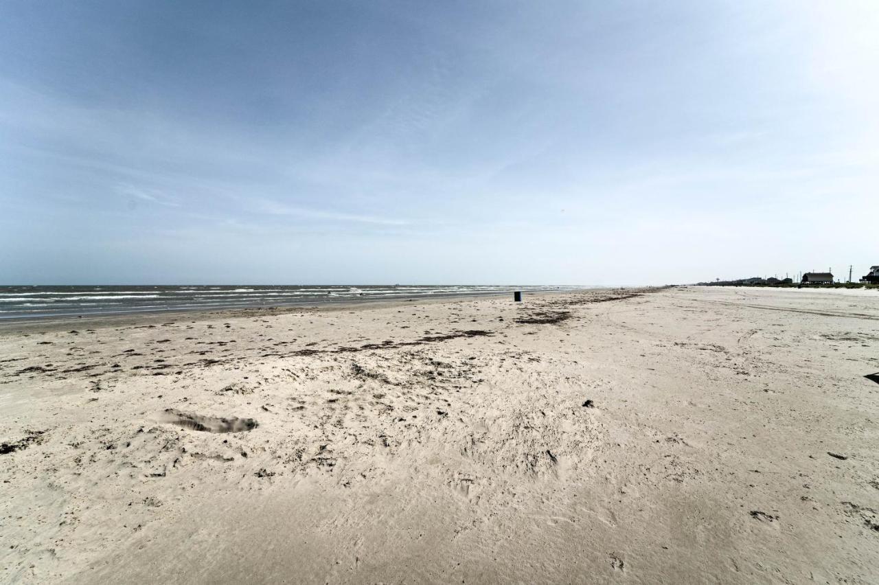 Oceanfront Galveston Home - Walk To Beach! Exteriör bild