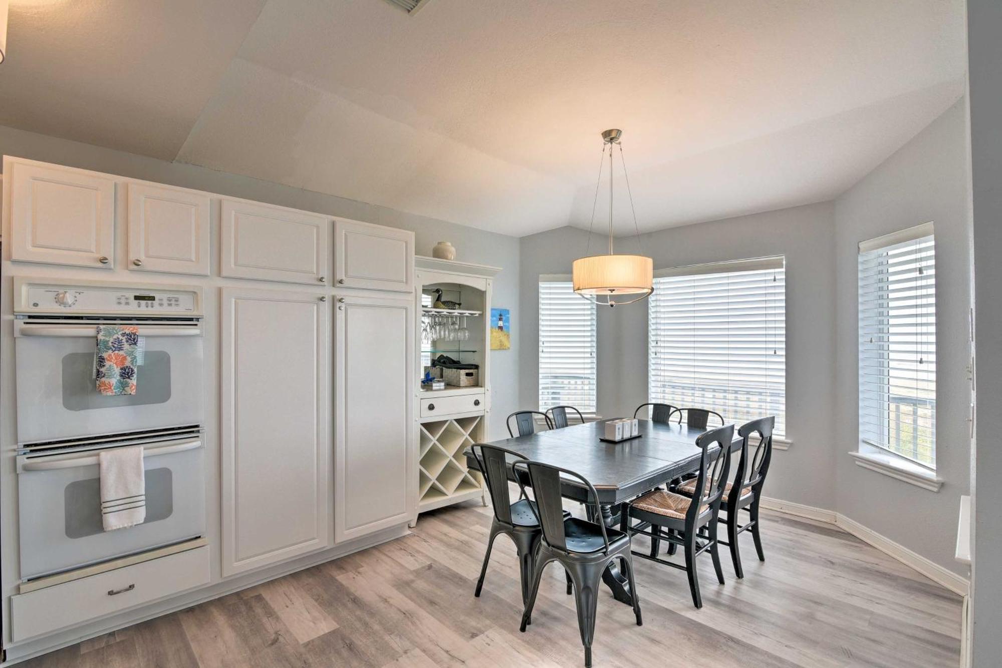 Oceanfront Galveston Home - Walk To Beach! Exteriör bild
