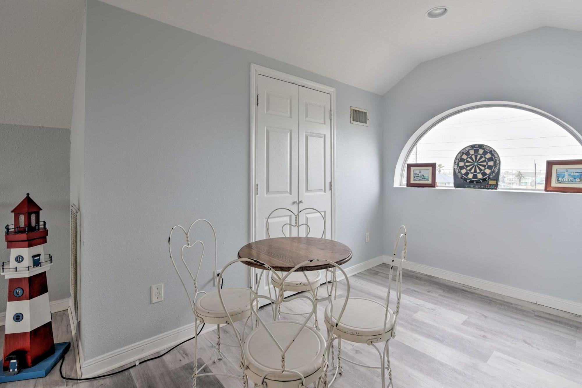 Oceanfront Galveston Home - Walk To Beach! Exteriör bild