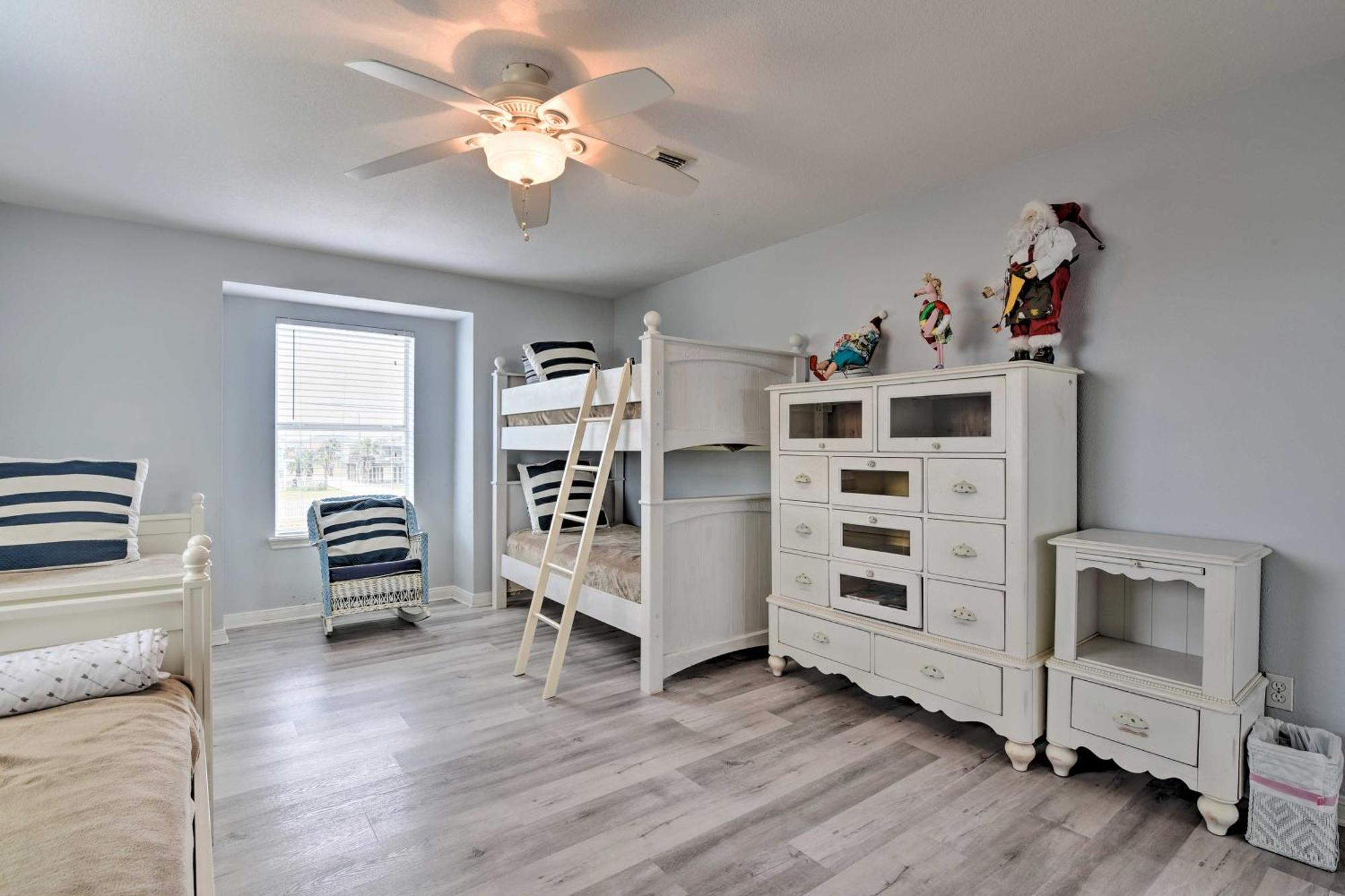 Oceanfront Galveston Home - Walk To Beach! Exteriör bild
