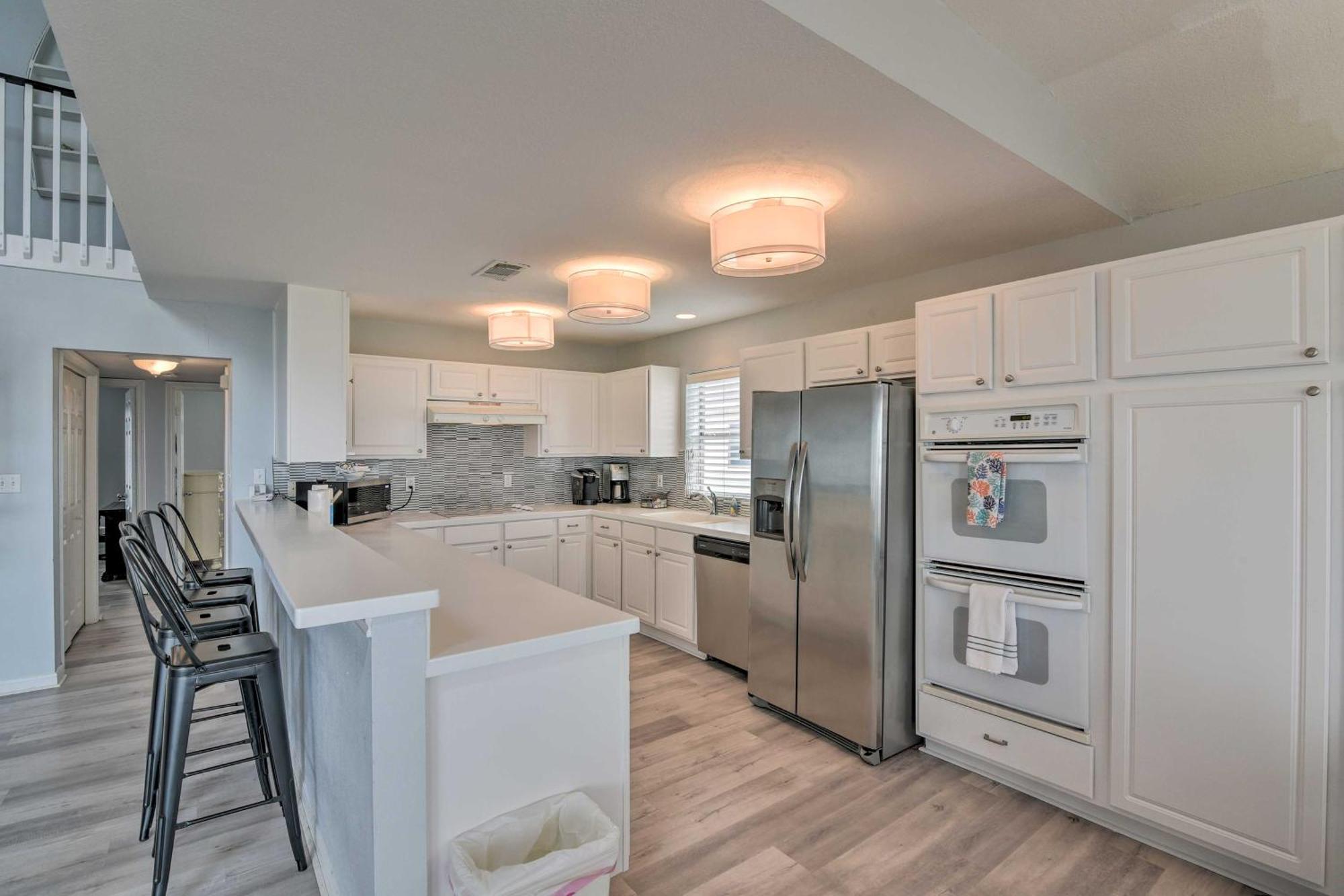 Oceanfront Galveston Home - Walk To Beach! Exteriör bild