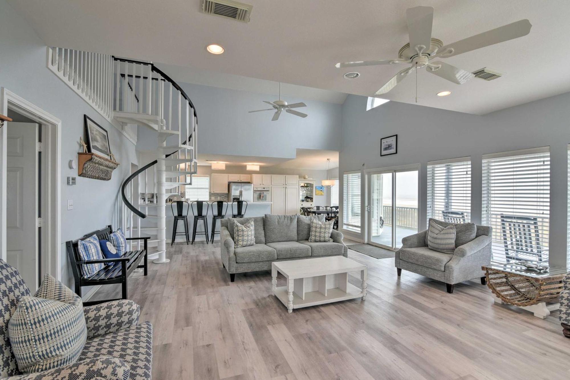 Oceanfront Galveston Home - Walk To Beach! Exteriör bild