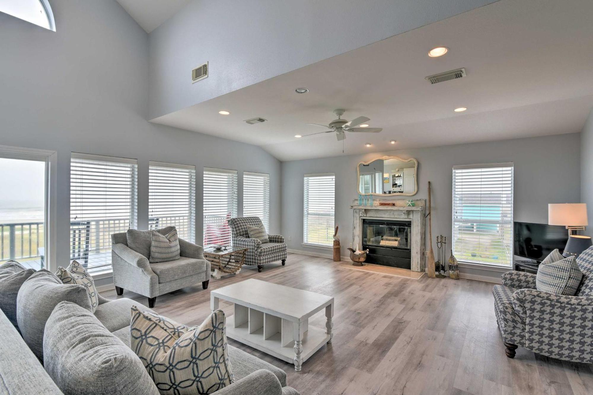 Oceanfront Galveston Home - Walk To Beach! Exteriör bild