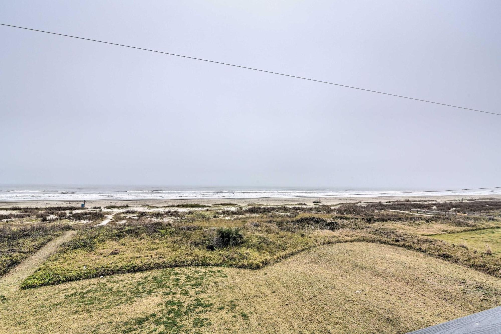 Oceanfront Galveston Home - Walk To Beach! Exteriör bild
