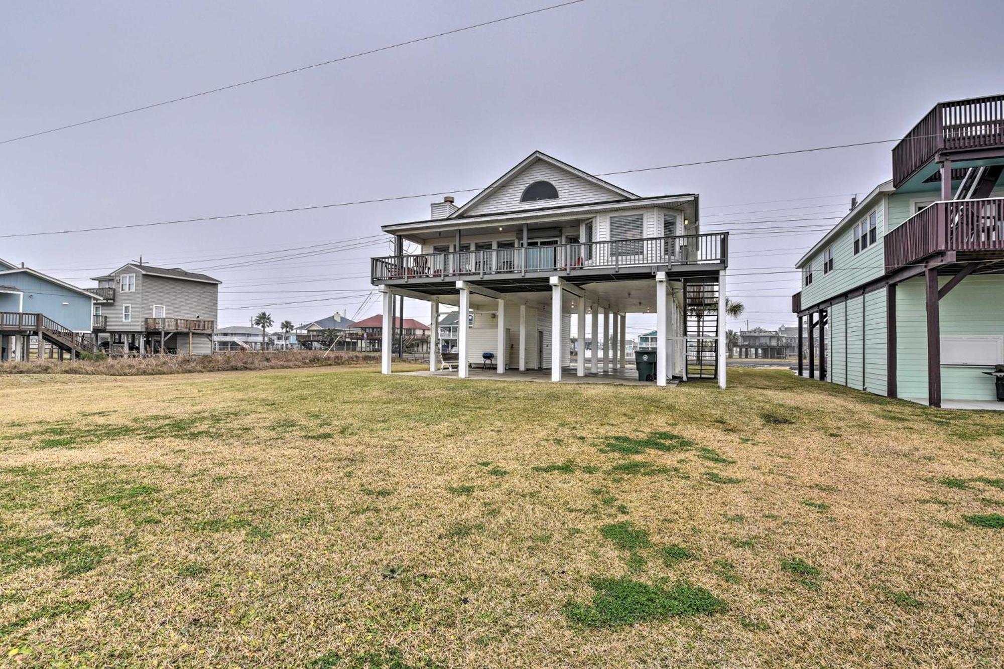 Oceanfront Galveston Home - Walk To Beach! Exteriör bild