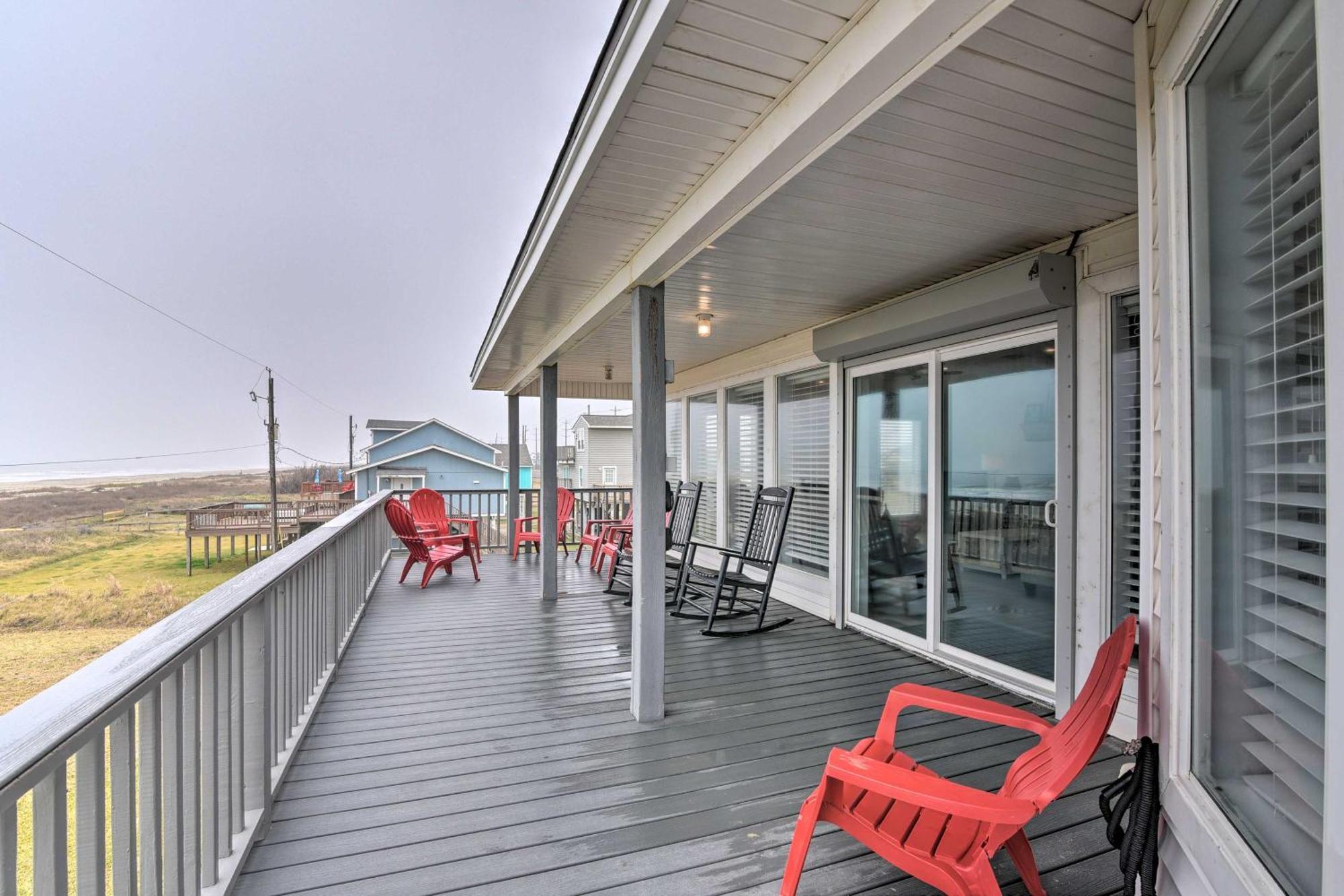 Oceanfront Galveston Home - Walk To Beach! Exteriör bild